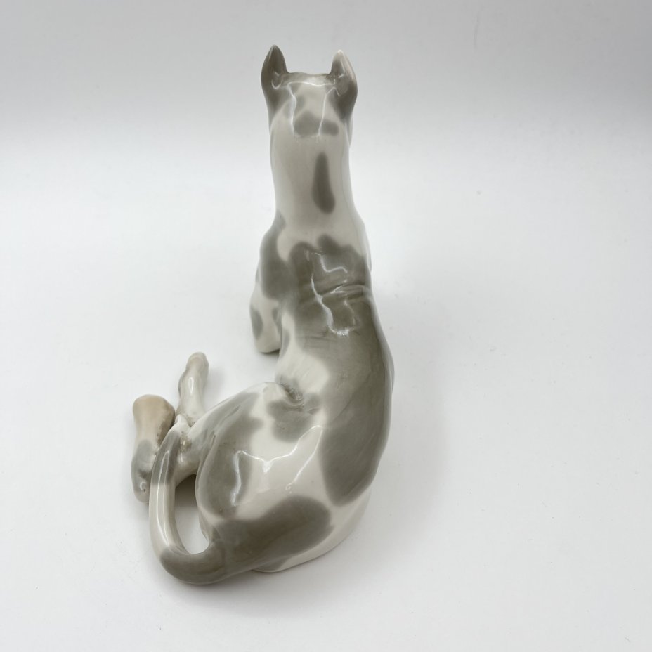 Статуэтка "Мраморный дог", скульптор И.И. Ризнич, фарфор, роспись, Ленинградский фарфоровый завод (ЛФЗ), СССР, 1970-1986 гг.