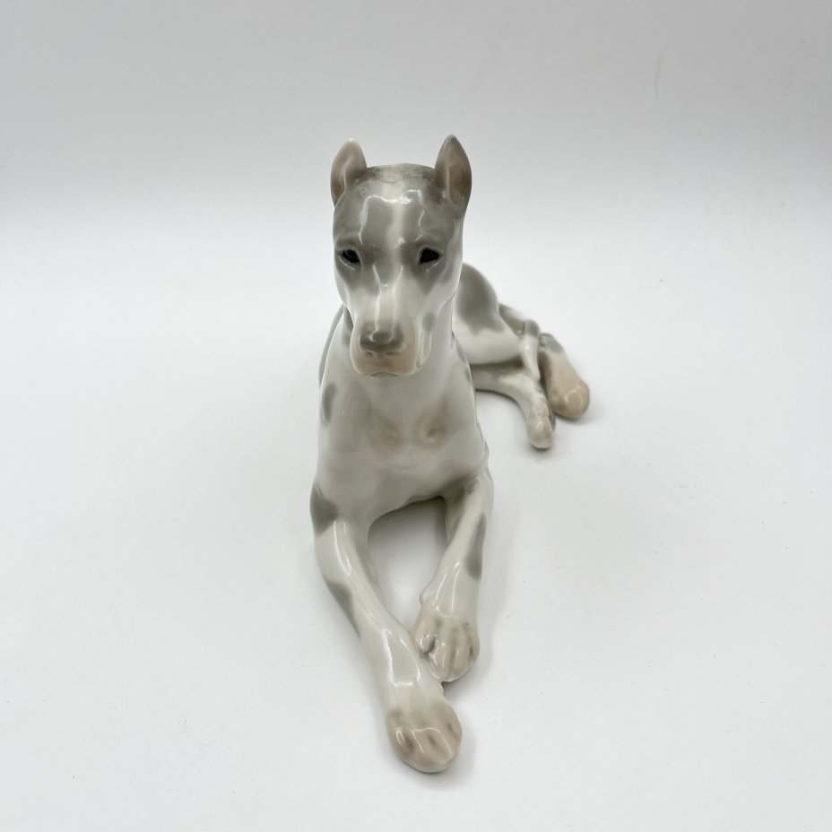 Статуэтка "Мраморный дог", скульптор И.И. Ризнич, фарфор, роспись, Ленинградский фарфоровый завод (ЛФЗ), СССР, 1970-1986 гг.