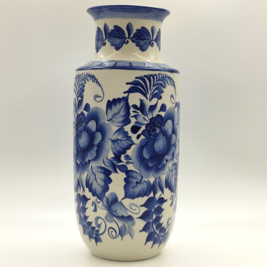 Ваза большая, декорированная цветочными мотивами по тулову, Гжель