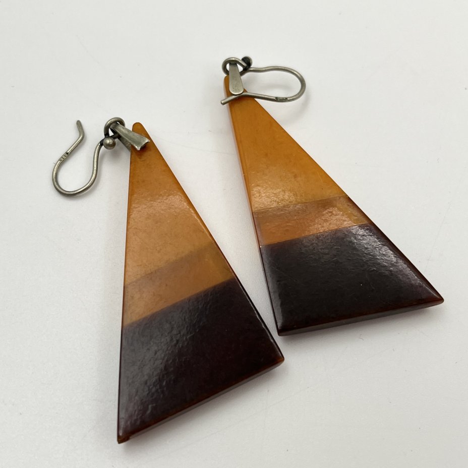 Серьги в форме треугольника с градиентом цвета