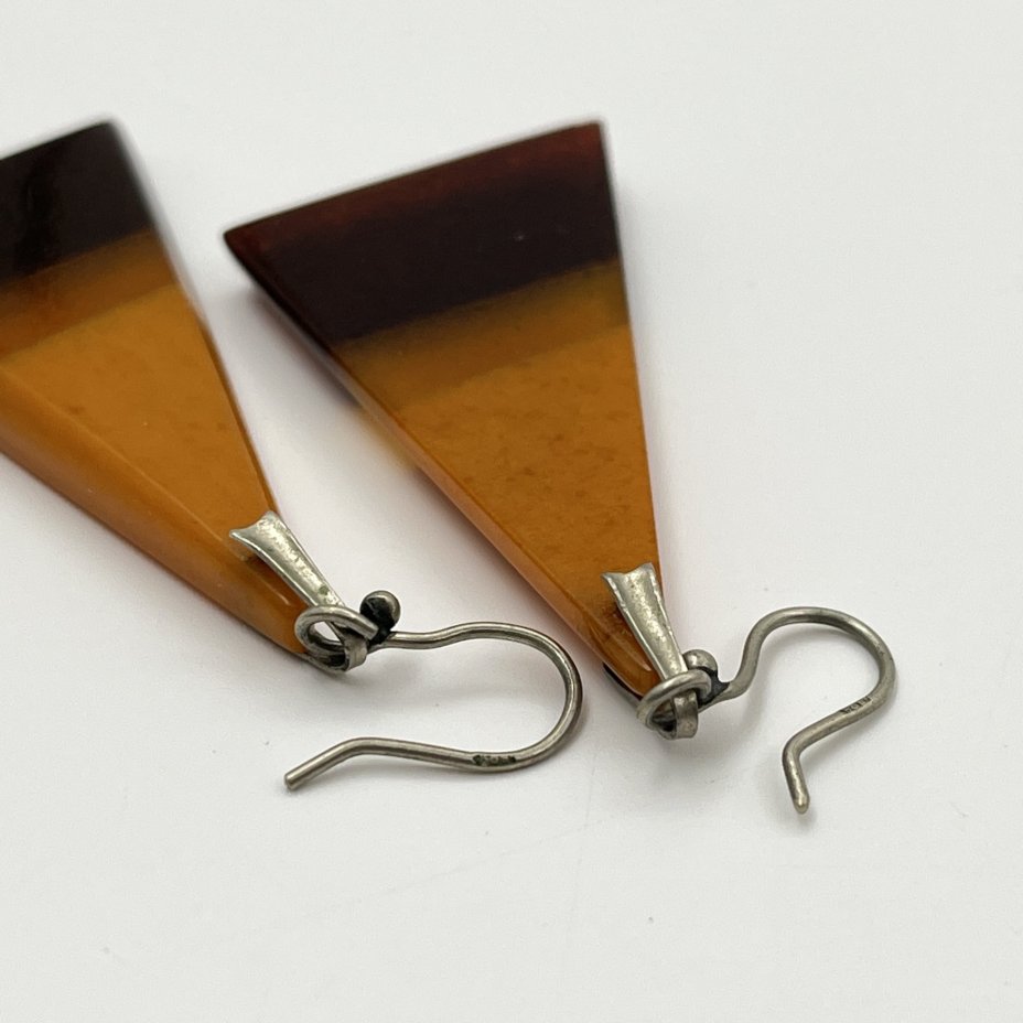 Серьги в форме треугольника с градиентом цвета