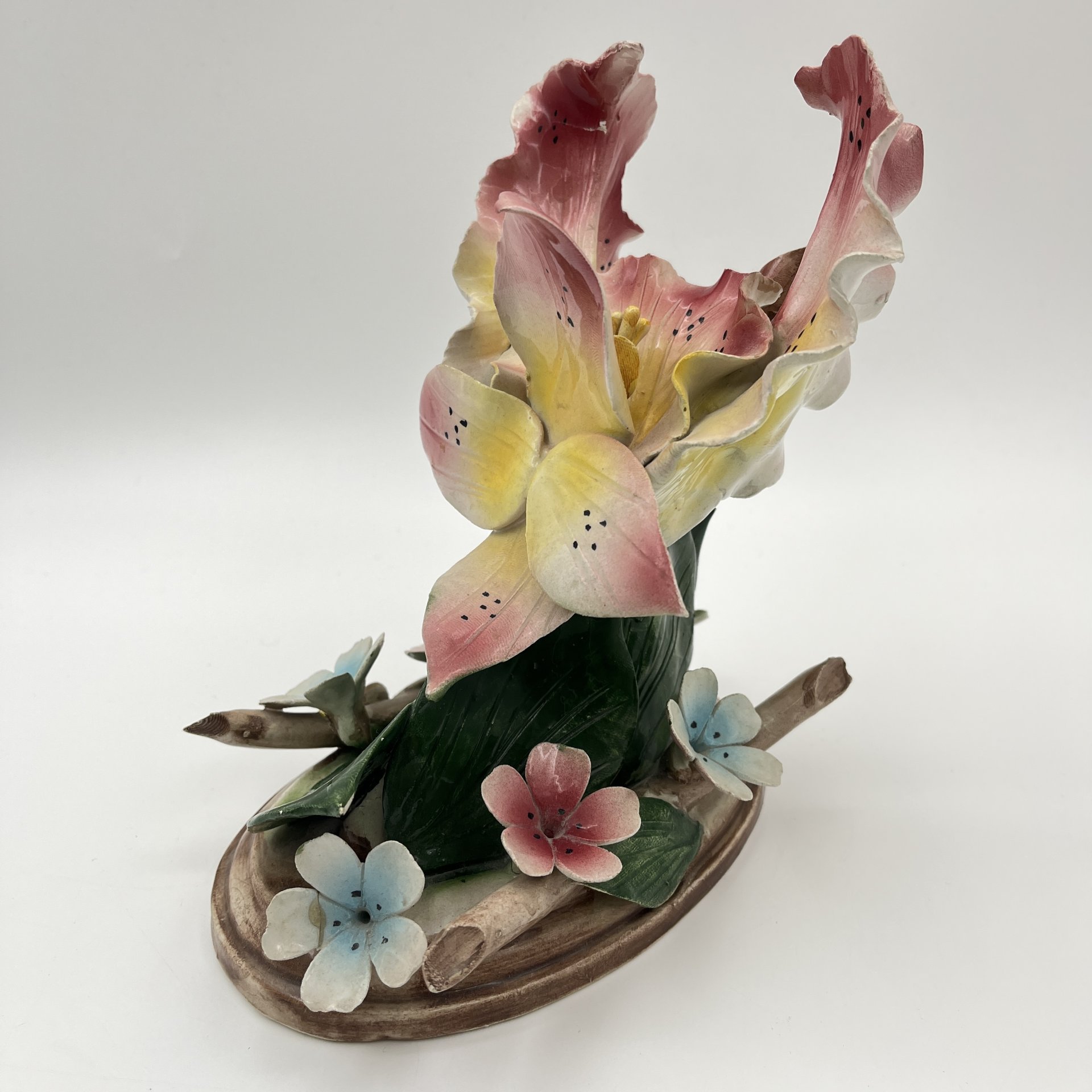 Статуэтка "Цветочная композиция", фарфор, роспись, Capodimonte (Каподимонте), Италия, 1960-1980 гг.