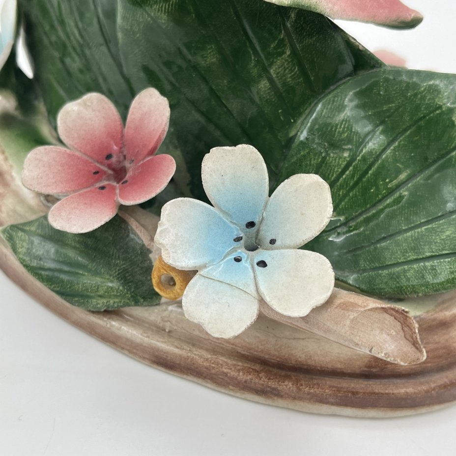 Статуэтка "Цветочная композиция", фарфор, роспись, Capodimonte (Каподимонте), Италия, 1960-1980 гг.