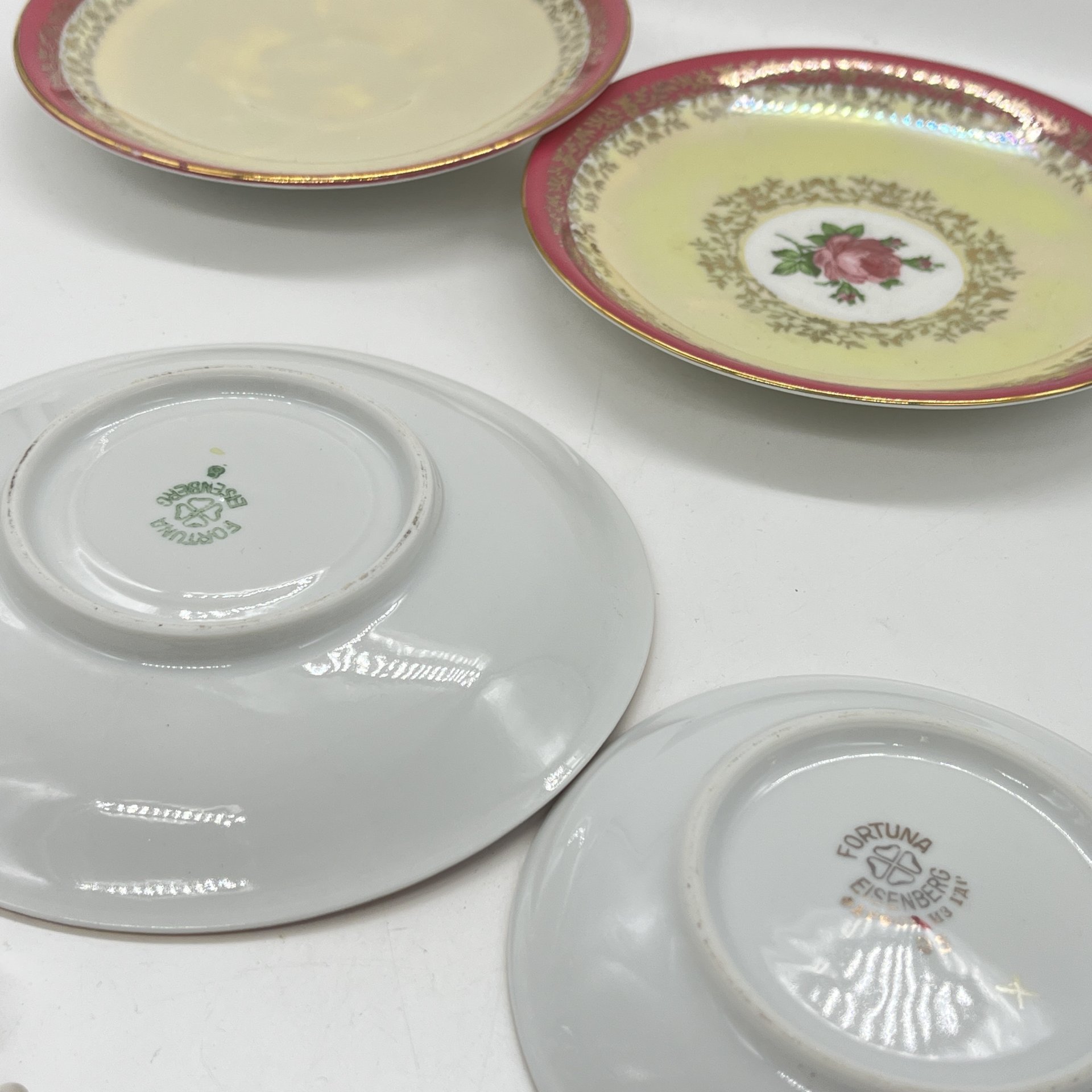 Набор из 4 блюдец с растительным декором (подбор), фарфор, деколь, люстр, золочение, Fortuna Eisenberg, ГДР, 1960-1973 гг.
