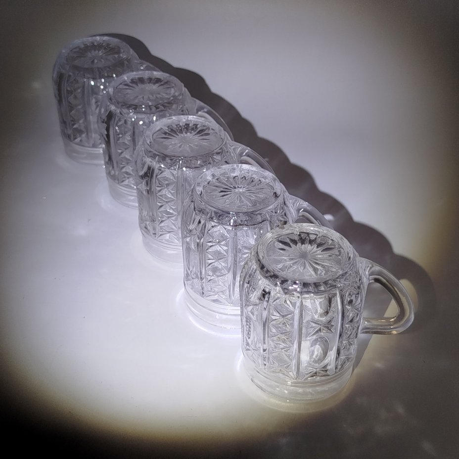 Набор кружек с рельефным декором на 5 персон