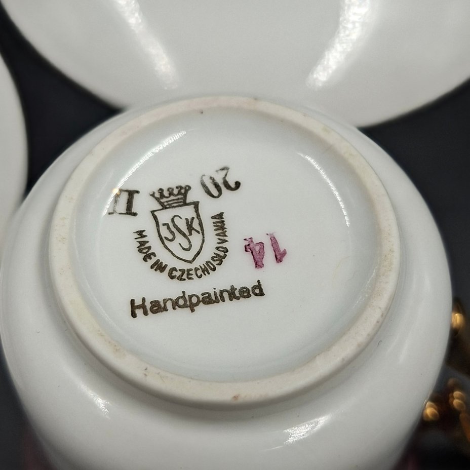 Набор из двух чайно-кофейных пар бордового цвета с декором в виде гирлянд