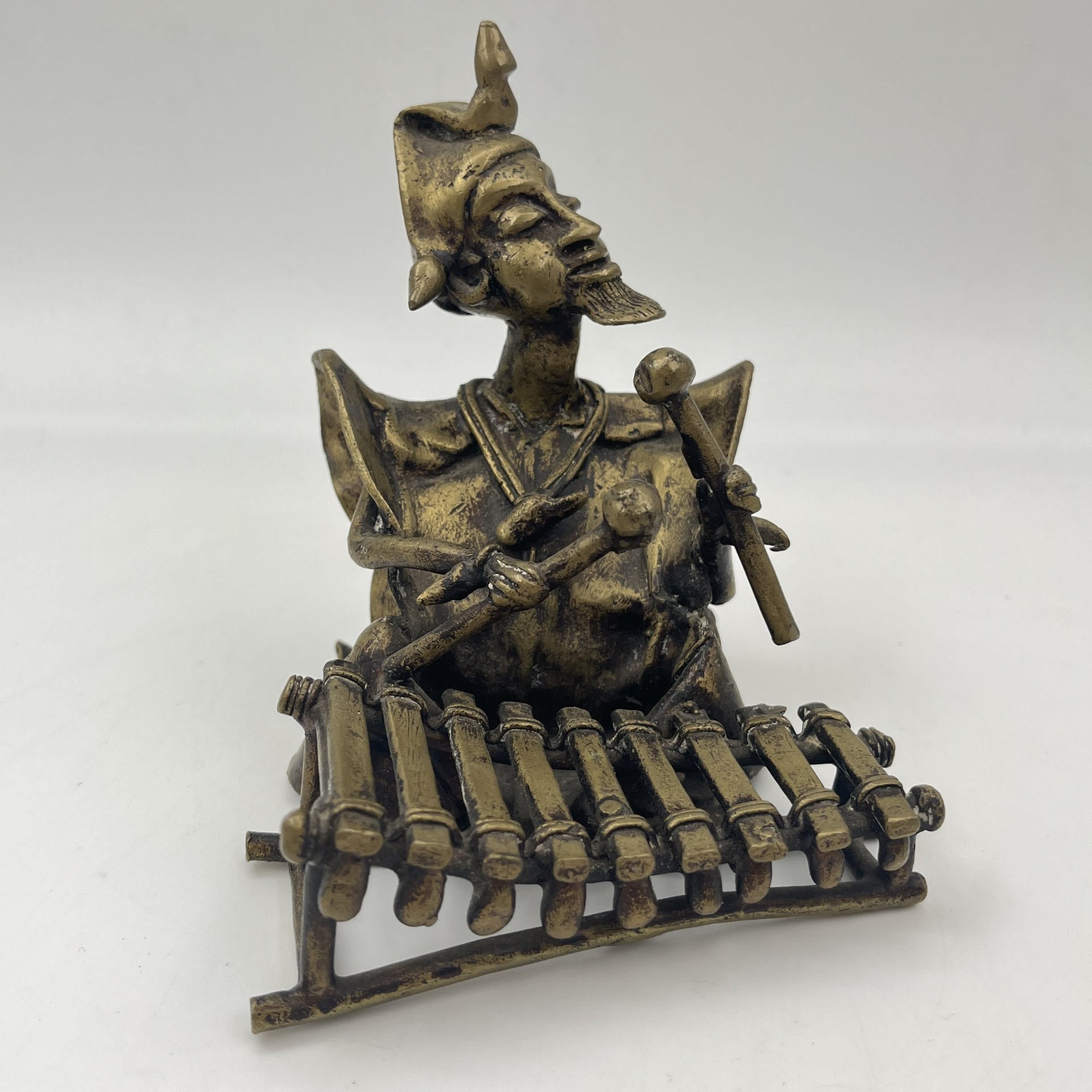 Скульптура "Музыкант, играющий на металлофоне" ("Ударник")