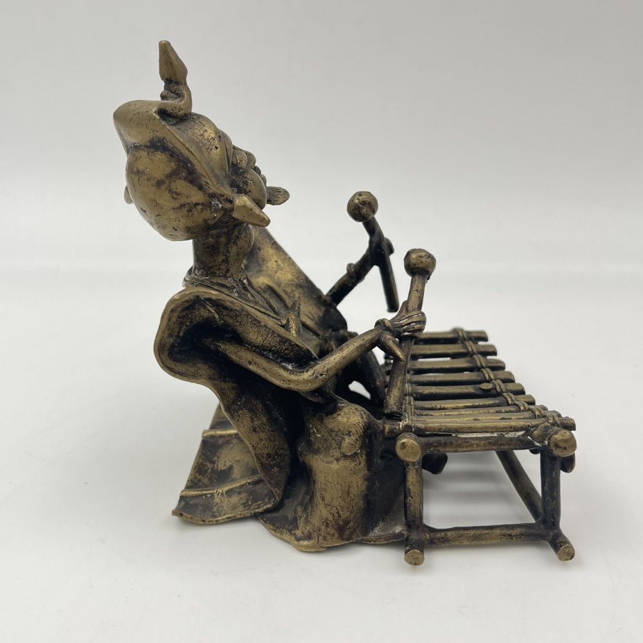 Скульптура "Музыкант, играющий на металлофоне" ("Ударник")