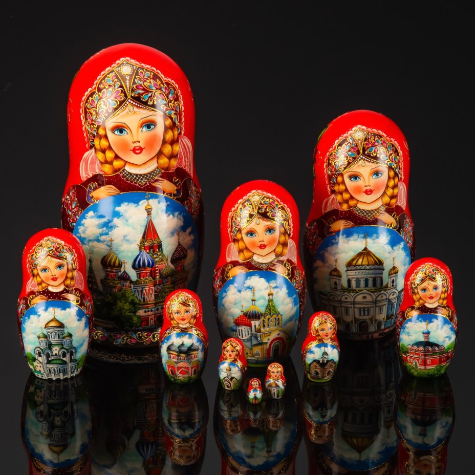 Матрешка большая "Москва" (10 мест), автор росписи С.А. Лонченкова, дерево, лак, роспись, золочение, Российская Федерация, 2025 г.