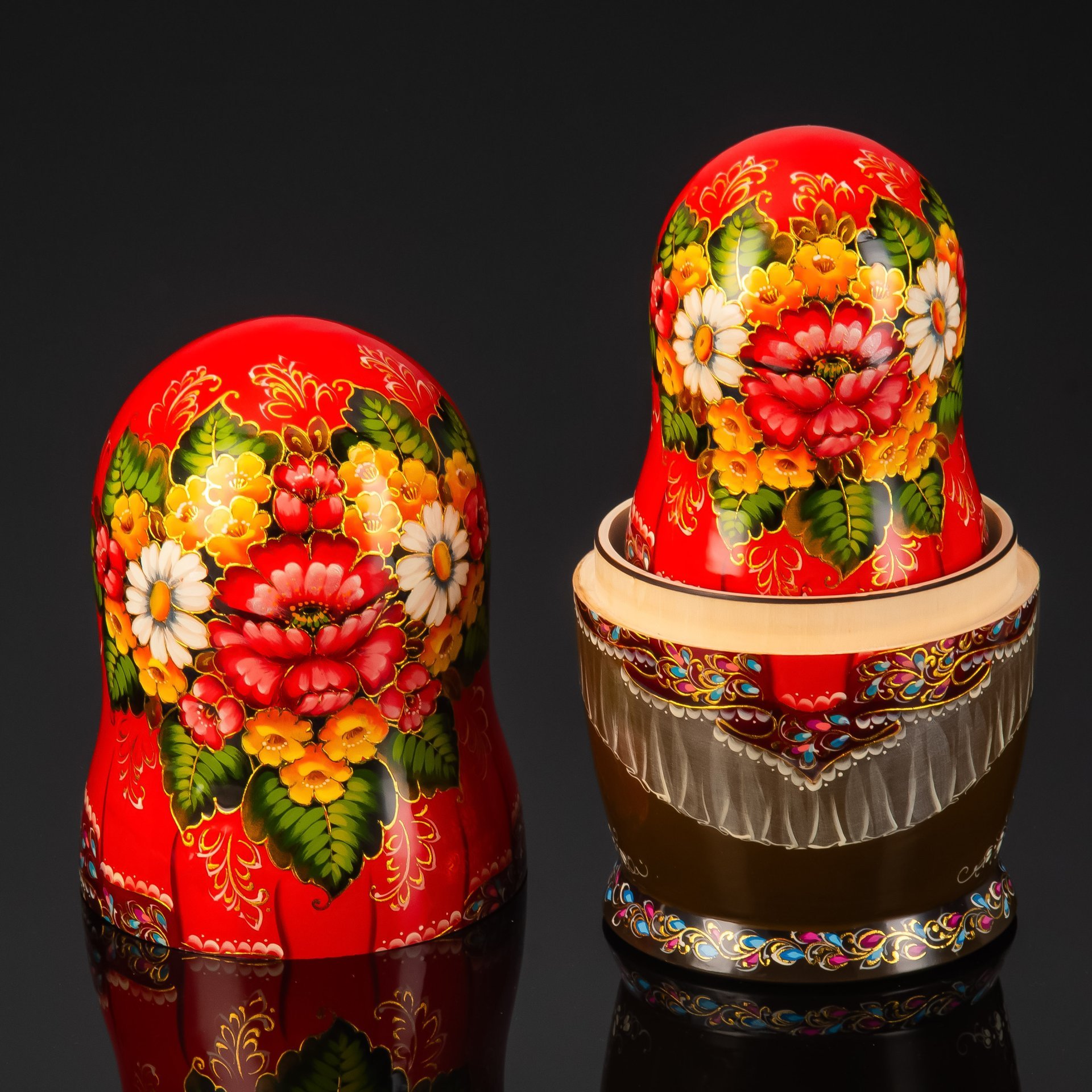 Матрешка большая "Москва" (10 мест), автор росписи С.А. Лонченкова, дерево, лак, роспись, золочение, Российская Федерация, 2025 г.