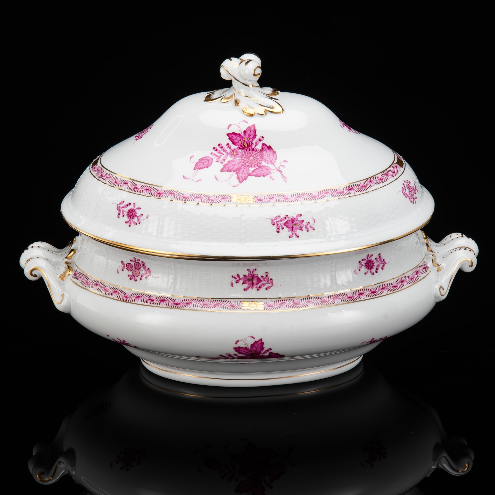 Супница, выполненная в фирменном дизайне "Chinese Bouquet/Apponyi Purpur"