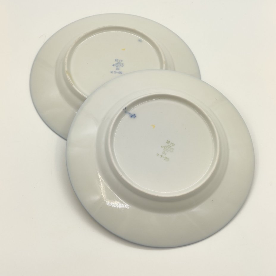 Пара десертных тарелок с орнаментальным декором, фарфор, крытье кобальтом, золочение, Ленинградский фарфоровый завод (ЛФЗ), СССР, 1960-1969 гг.