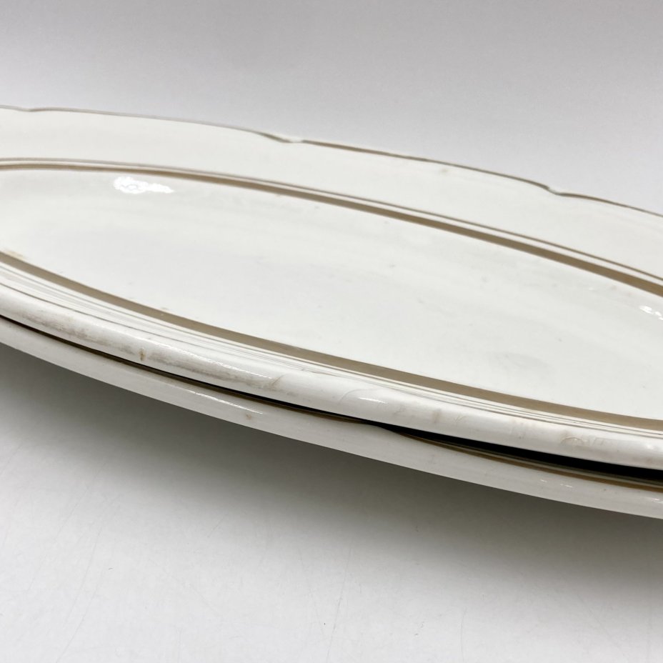 Набор из 2-х селёдочниц (сервировочных блюд) овальной формы с минималистичным декором, фаянс, золочение, Конаковский фаянсовый завод им. М.И. Калинина (ЗиК Конаково), СССР, 1962-1991 гг.
