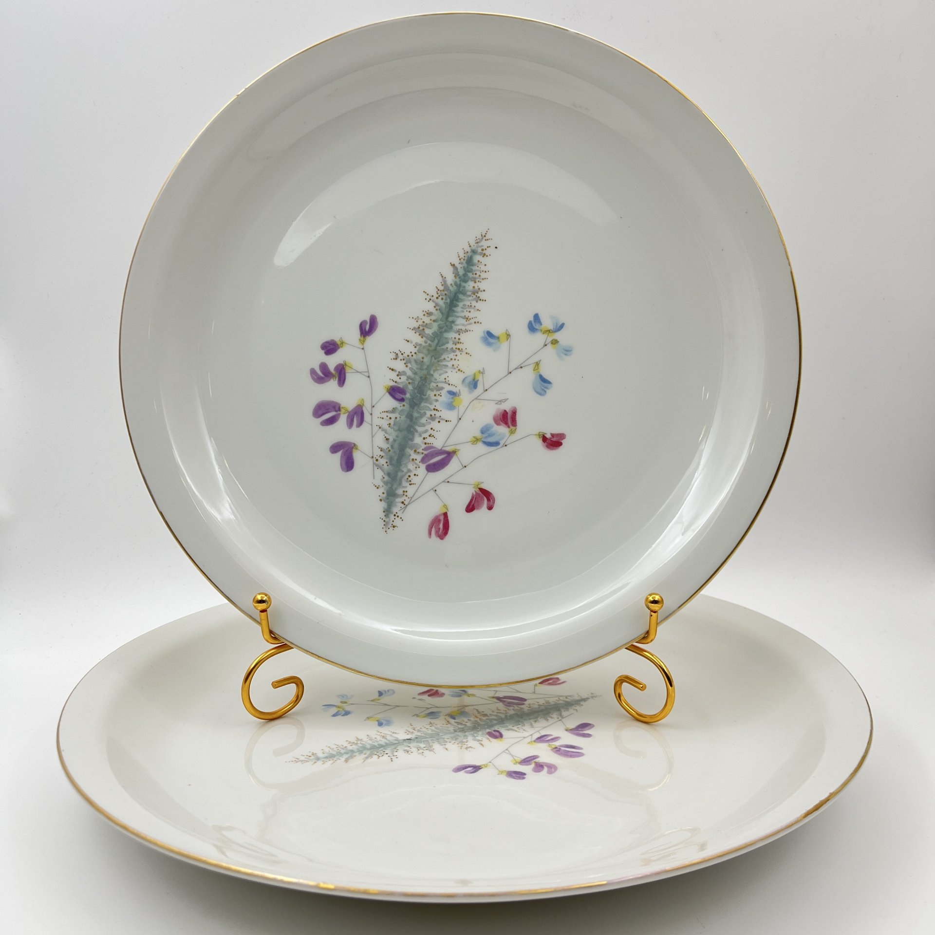 Набор из 2-х больших круглых блюд, украшенных изображением полевых цветов, Porzellanwerke Könitz (OPK), фарфор, деколь, золочение, ГДР, 1954-1962 гг.