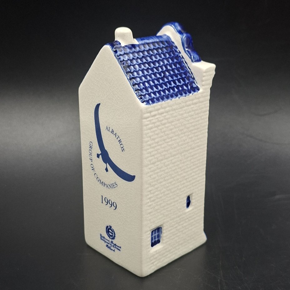 Статуэтка (сувенир) в виде домика в Амстердаме, фирма "Elesva", с логотипом компании "Albatros"