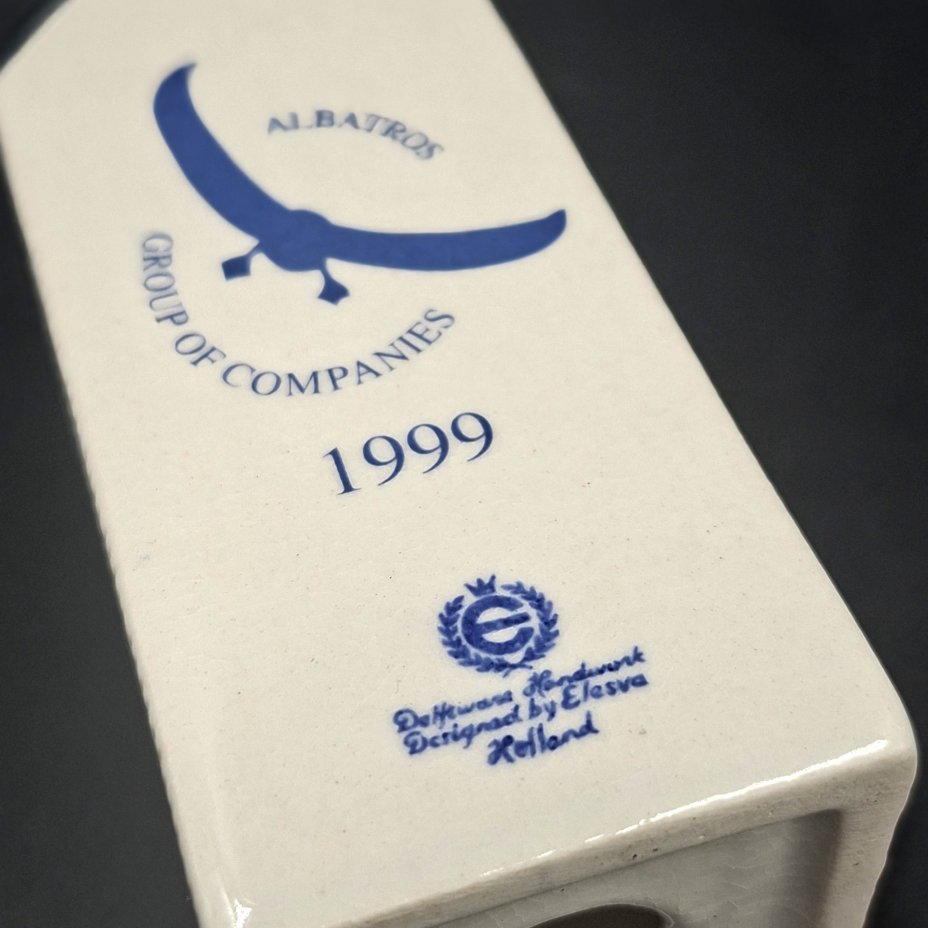 Статуэтка (сувенир) в виде домика в Амстердаме, фирма "Elesva", с логотипом компании "Albatros"