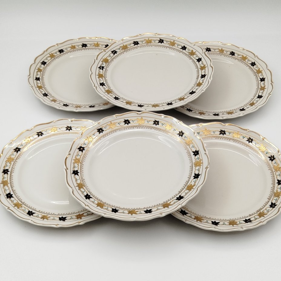 Набор десертных тарелок на 6 персон с растительным декором на канте, фарфор, роспись, золочение, Коростенский фарфоровый завод (КФЗ), СССР, 1955-1962 гг.