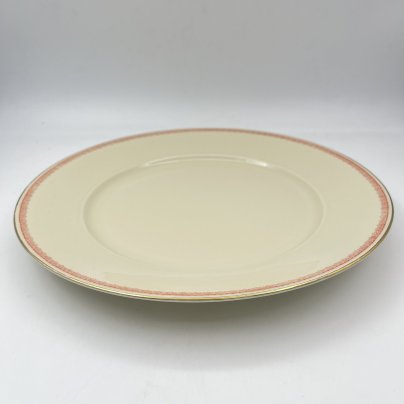 Блюдо сервировочное, круглой формы, украшенное растительным декором, фарфор, деколь, золочение, Германия, 1941 г.