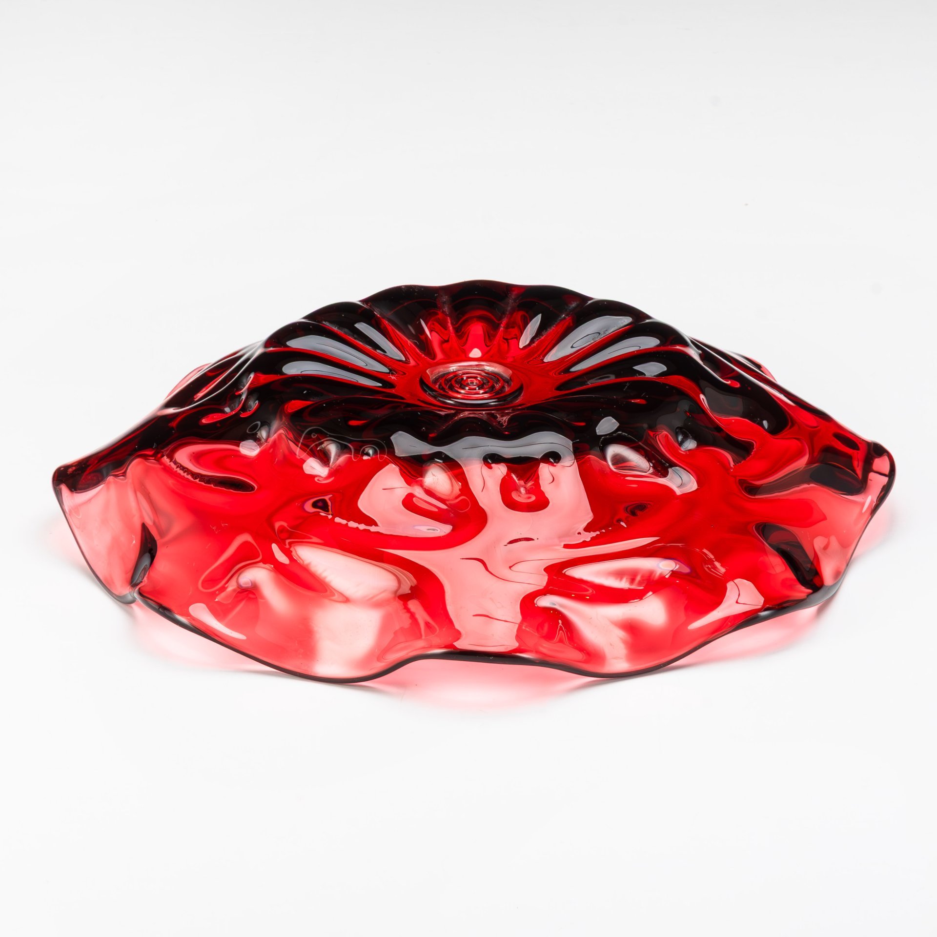 Блюдо (фруктовница) клюквенного оттенка, коллекция "Brain" ("Мозг"), дизайнер Pavel Hlava