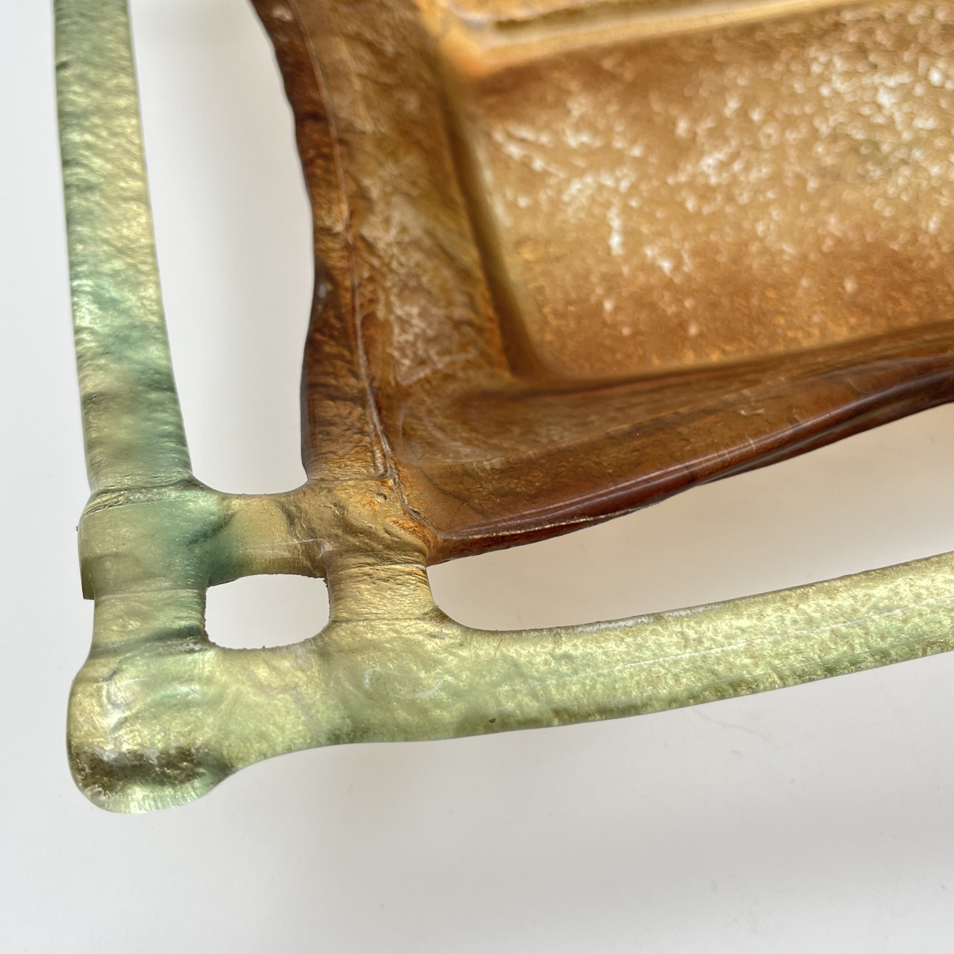 Фруктовница (бонбоньерка) бронзового оттенка с золотисто-зеленым кантом, "I Vetri di Nennella", стекло, золочение, Италия, 1970-1990 гг.