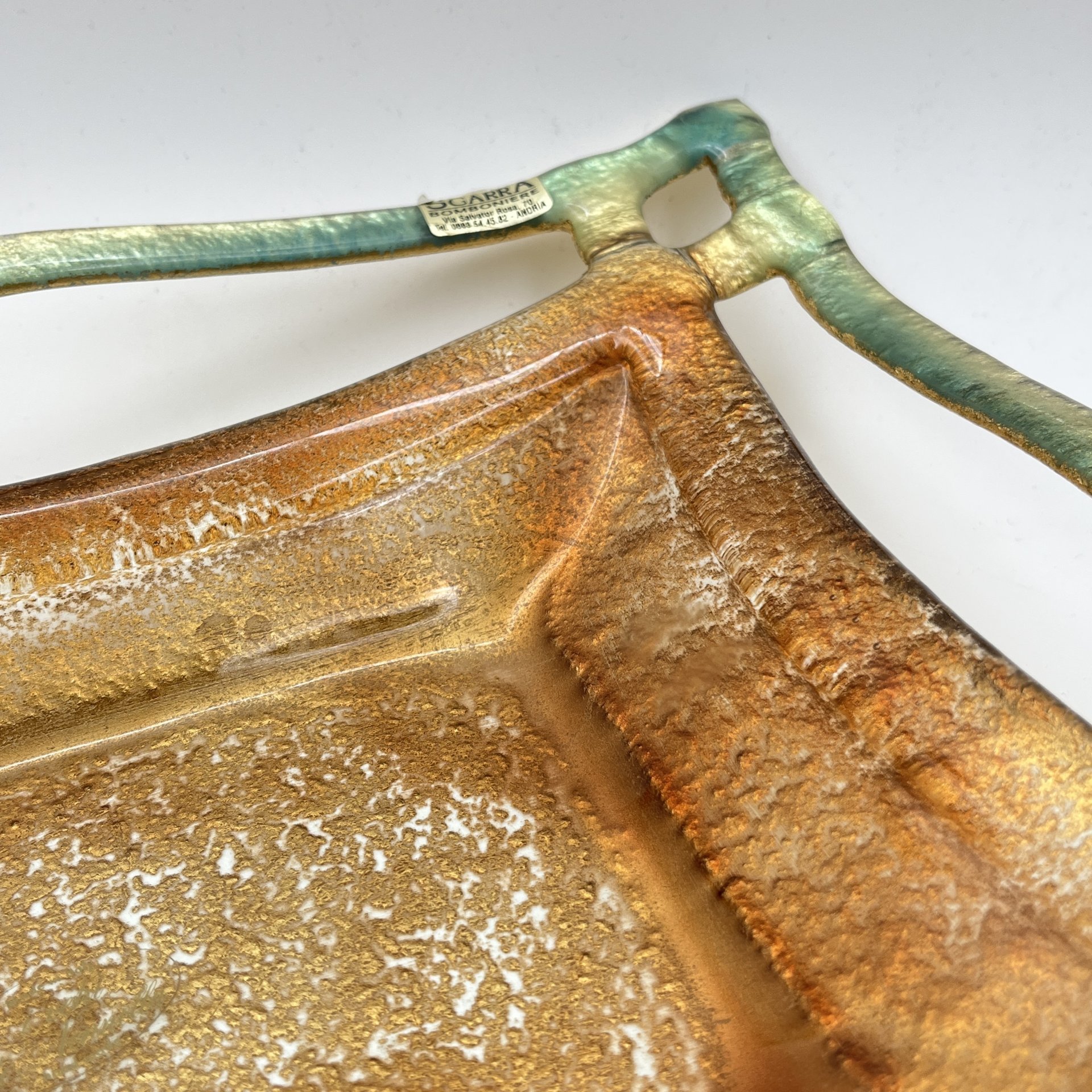 Фруктовница (бонбоньерка) бронзового оттенка с золотисто-зеленым кантом, "I Vetri di Nennella", стекло, золочение, Италия, 1970-1990 гг.