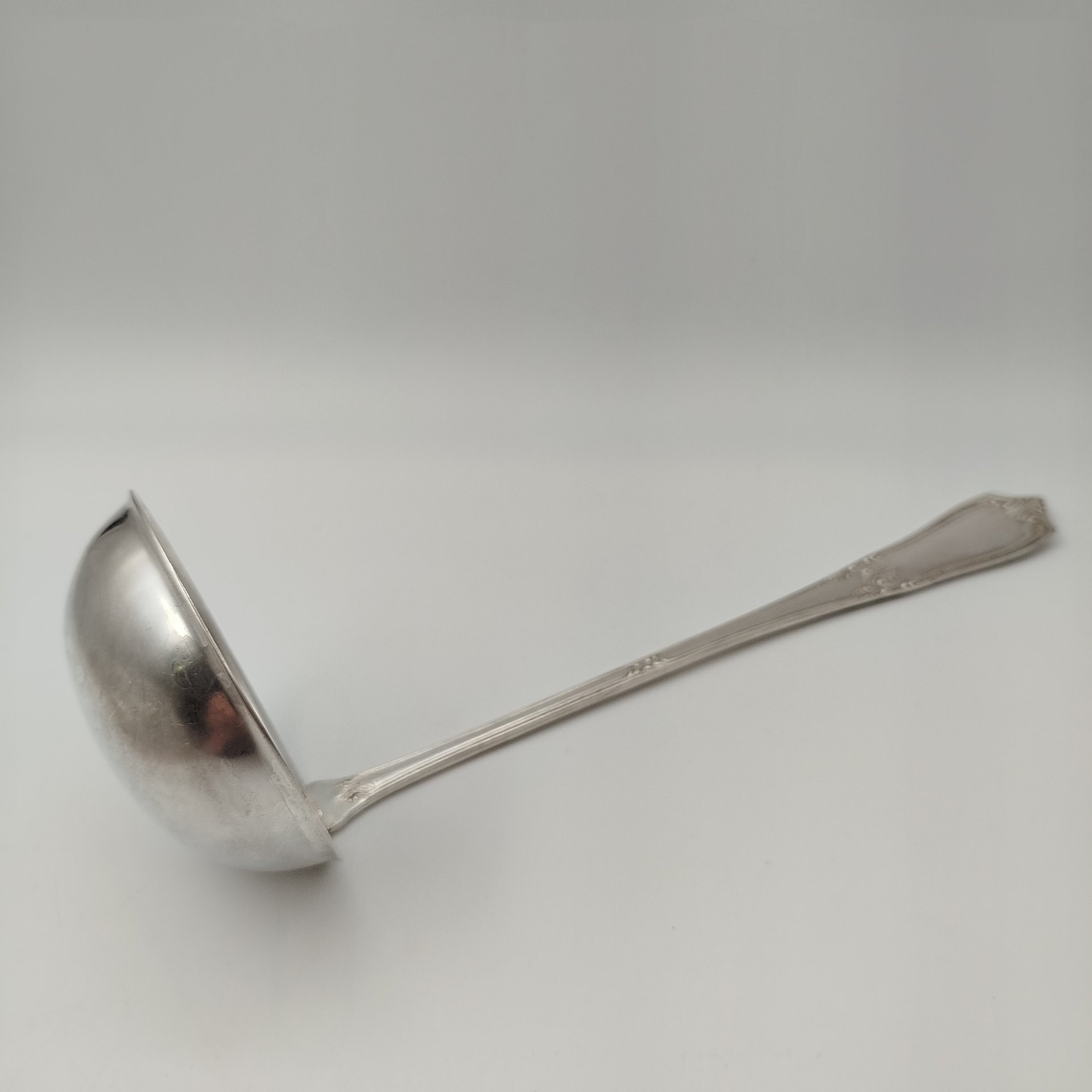 Половник с растительным декором