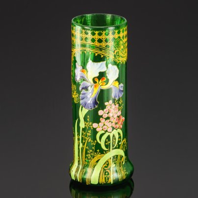 Ваза, декорированная изображением ирисов, фирма Legras et C. (предположительно), стекло, роспись полихромной эмалью, Франция, 1890-1915 гг.