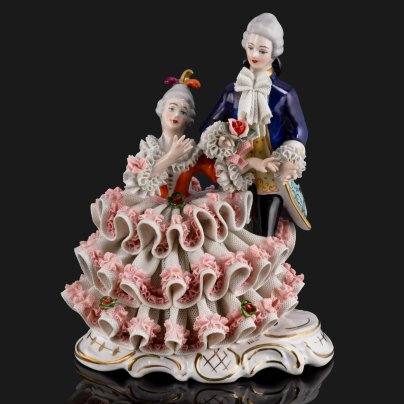 Статуэтка "Галантная сцена" ("Дама и кавалер"), фарфор, (кружевной фарфор), роспись, золочение