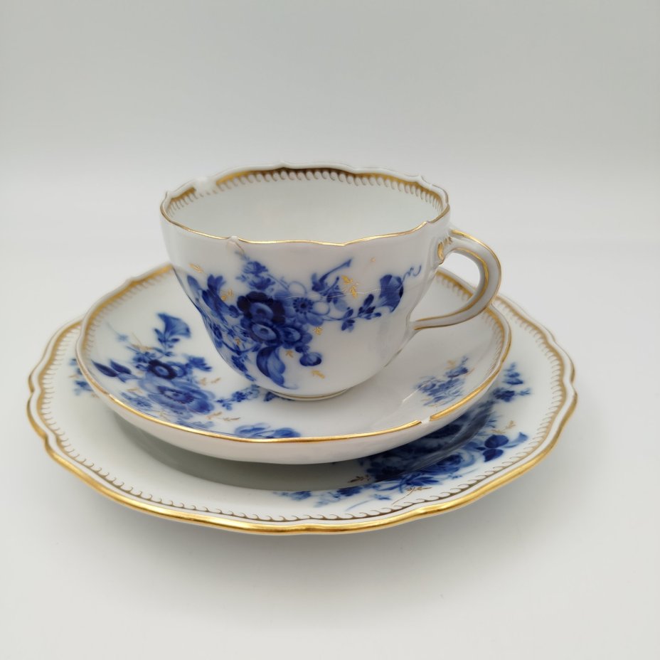 Трио чайное с декором в виде синих цветов, фарфор, роспись, золочение, Meissen (Мейсенский фарфор), Германия, 1950-1980 гг.