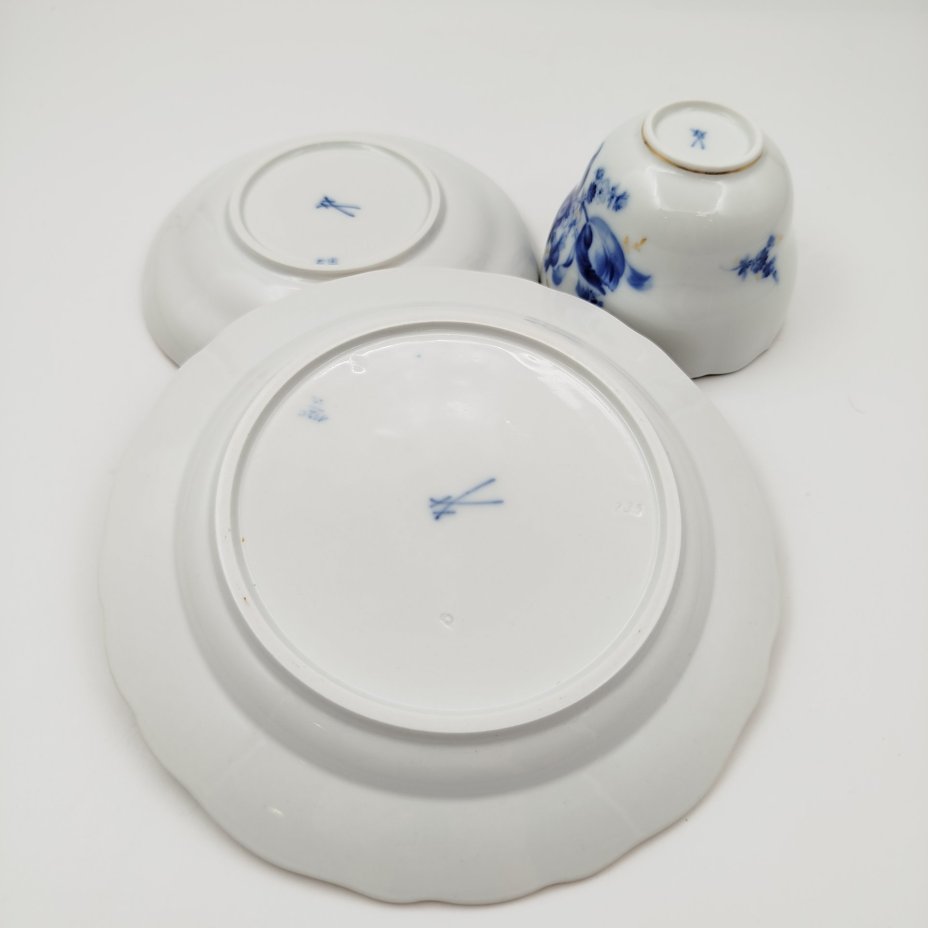 Трио чайное с декором в виде синих цветов, фарфор, роспись, золочение, Meissen (Мейсенский фарфор), Германия, 1950-1980 гг.