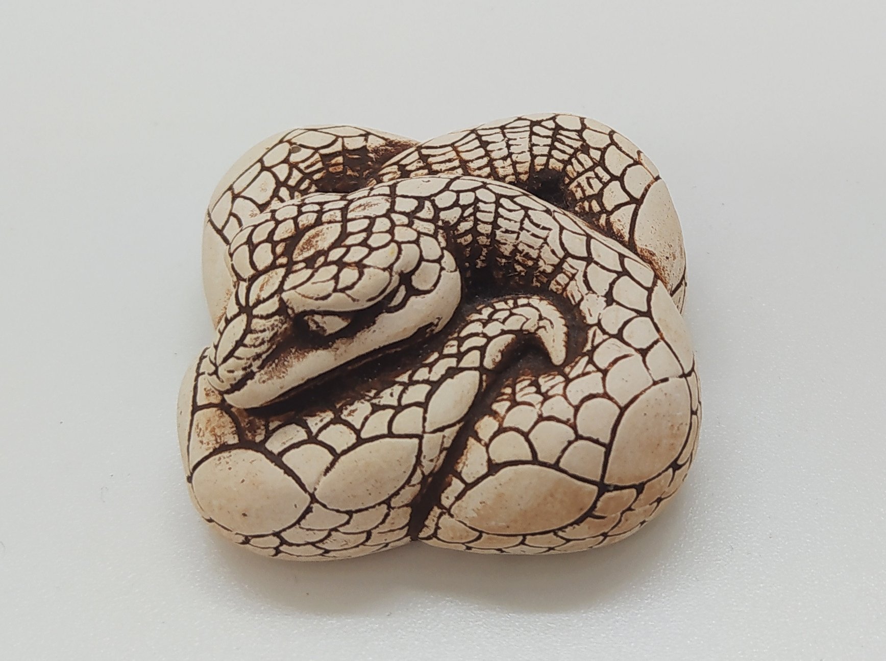 Окимоно "Змея", гипс, тонировка, Китай, 1990-2020 гг.