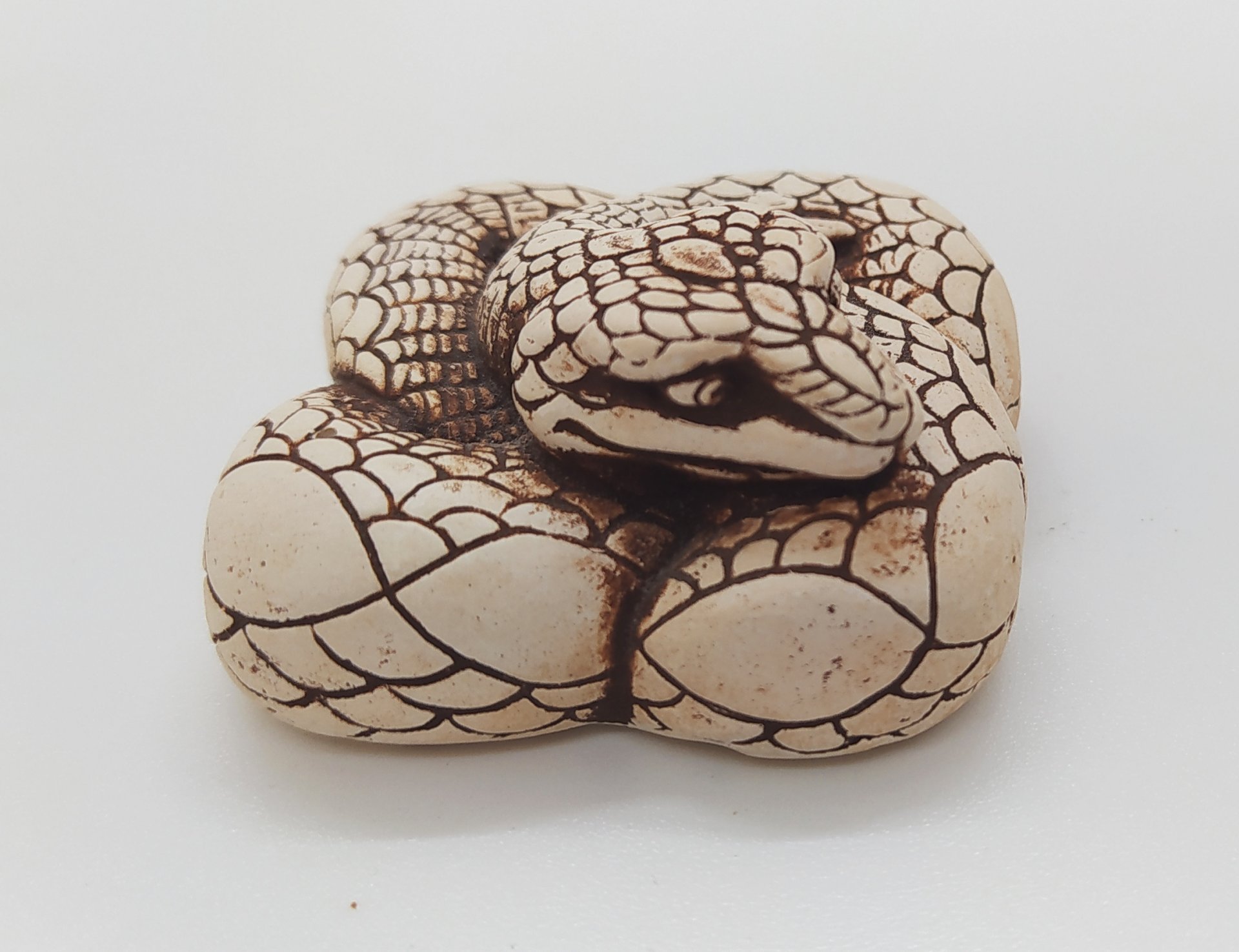 Окимоно "Змея", гипс, тонировка, Китай, 1990-2020 гг.