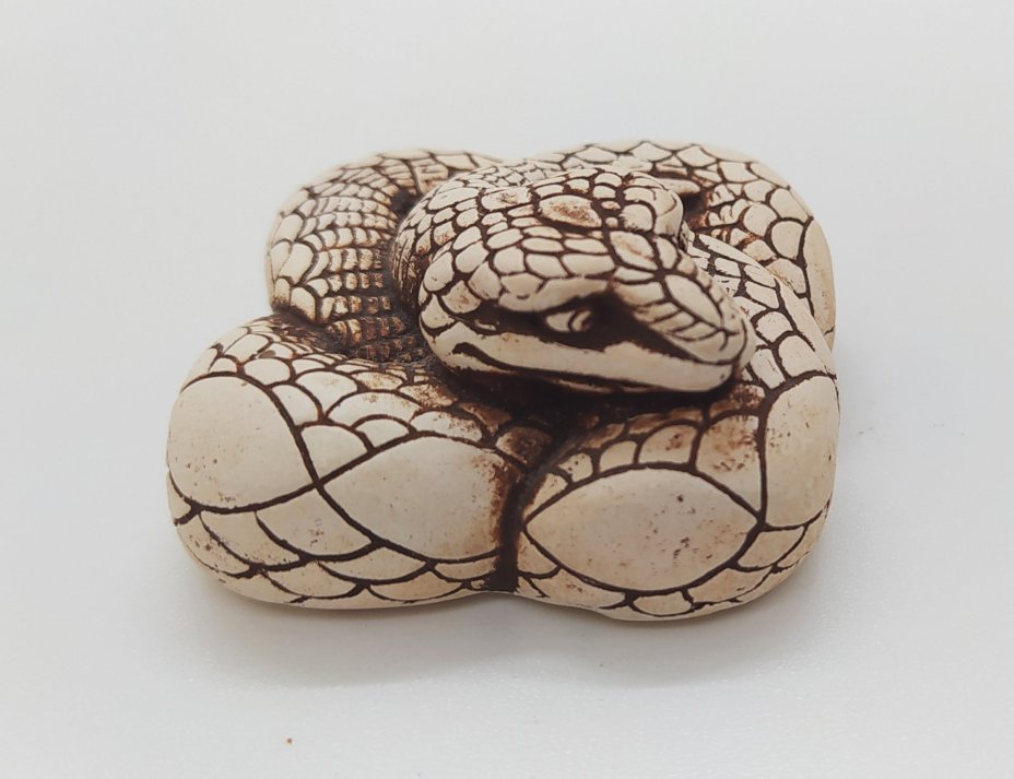 Окимоно "Змея", гипс, тонировка, Китай, 1990-2020 гг., Китай