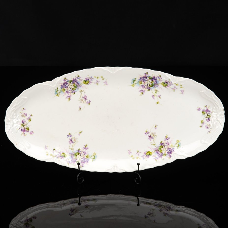 Блюдо сервировочное с фигурным бортом, украшенное цветочным декором, фарфор, деколь, Российская империя, 1890-1917 гг.