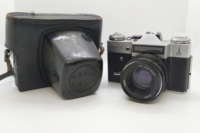Фотоаппарат "Зенит-Е" с олимпийской символикой и объективом "Гелиос-44-2" в родном кофре, Красногорский механический завод (КМЗ)