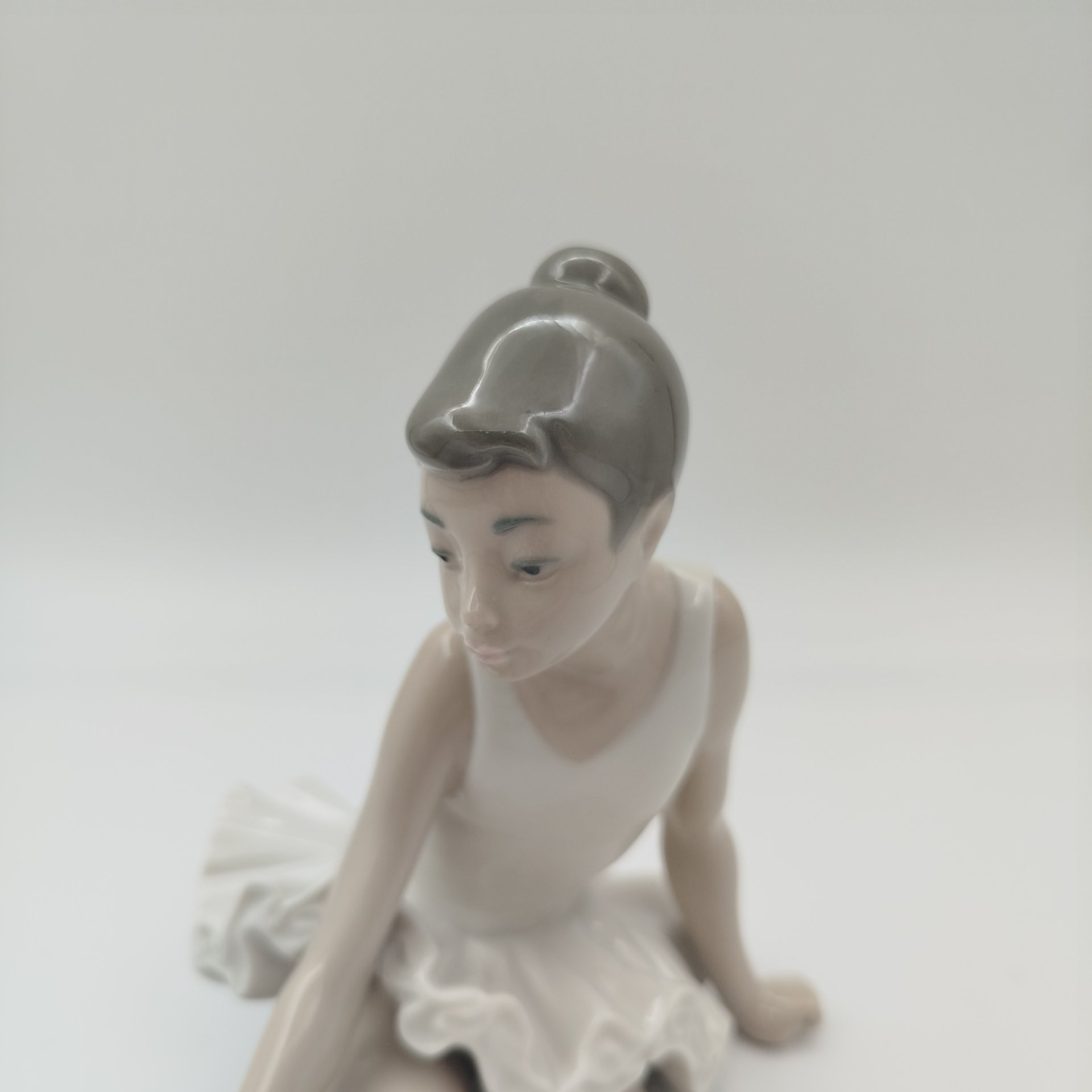 Статуэтка "Сидящая балерина", скульптор Vicente Martínez, фарфор, роспись, NAO Porcelain, Испания, 1970-1990 гг.