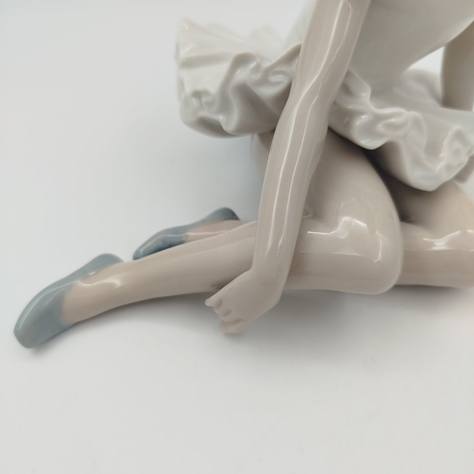 Статуэтка "Сидящая балерина", скульптор Vicente Martínez, фарфор, роспись, NAO Porcelain, Испания, 1970-1990 гг.