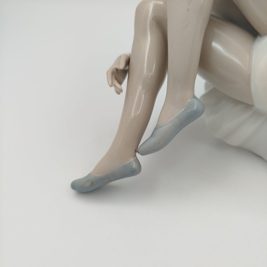 Статуэтка "Сидящая балерина", скульптор Vicente Martínez, фарфор, роспись, NAO Porcelain, Испания, 1970-1990 гг.