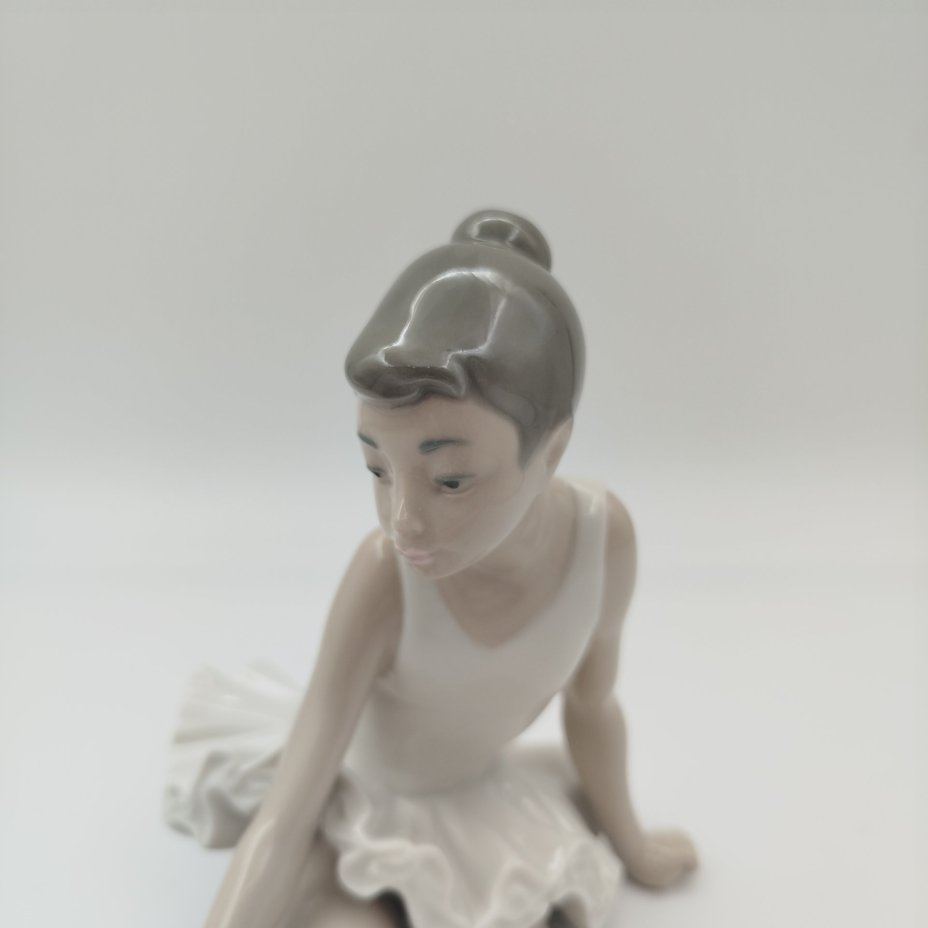 Статуэтка "Сидящая балерина", скульптор Vicente Martínez, NAO Porcelain