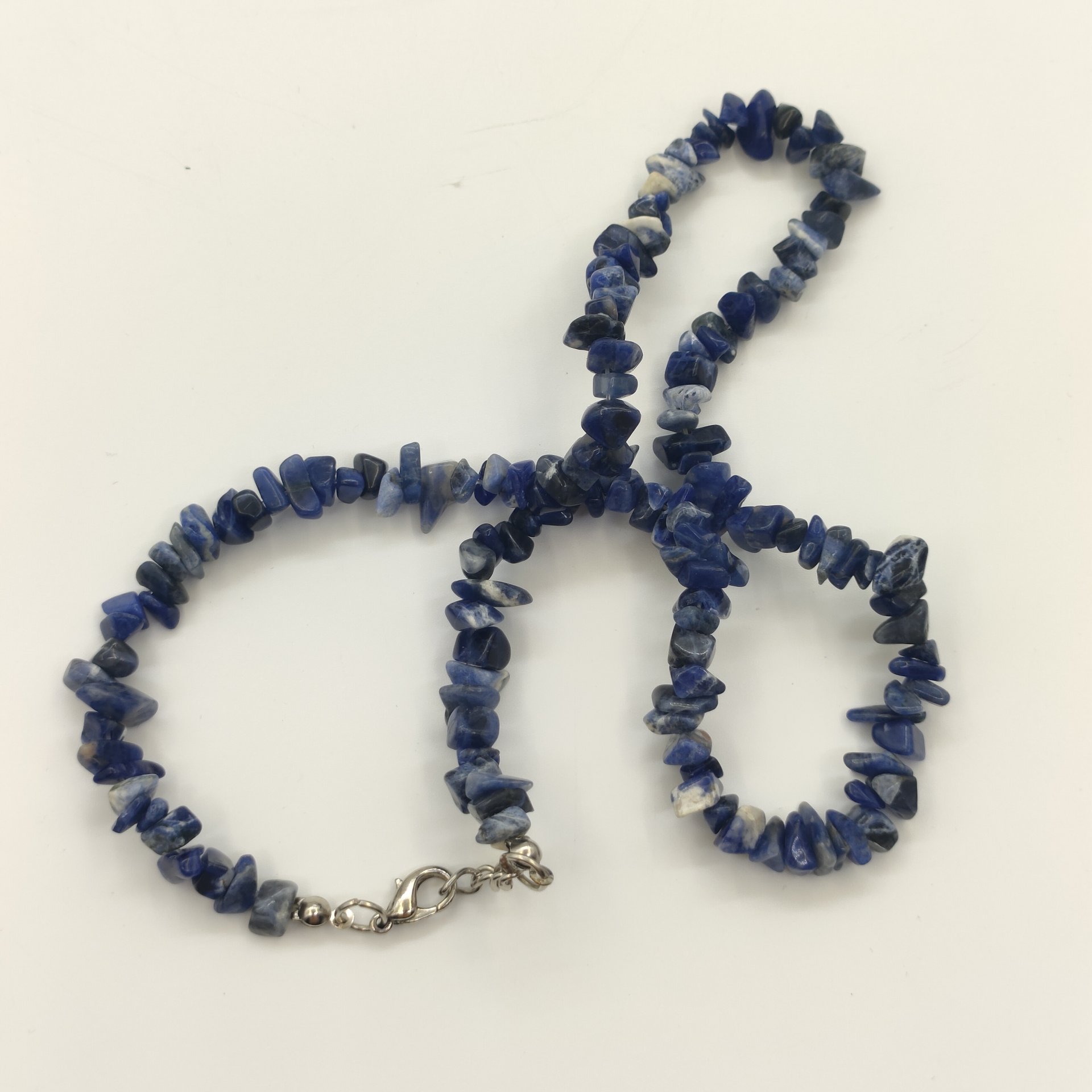 Бусы с бусинами разной формы