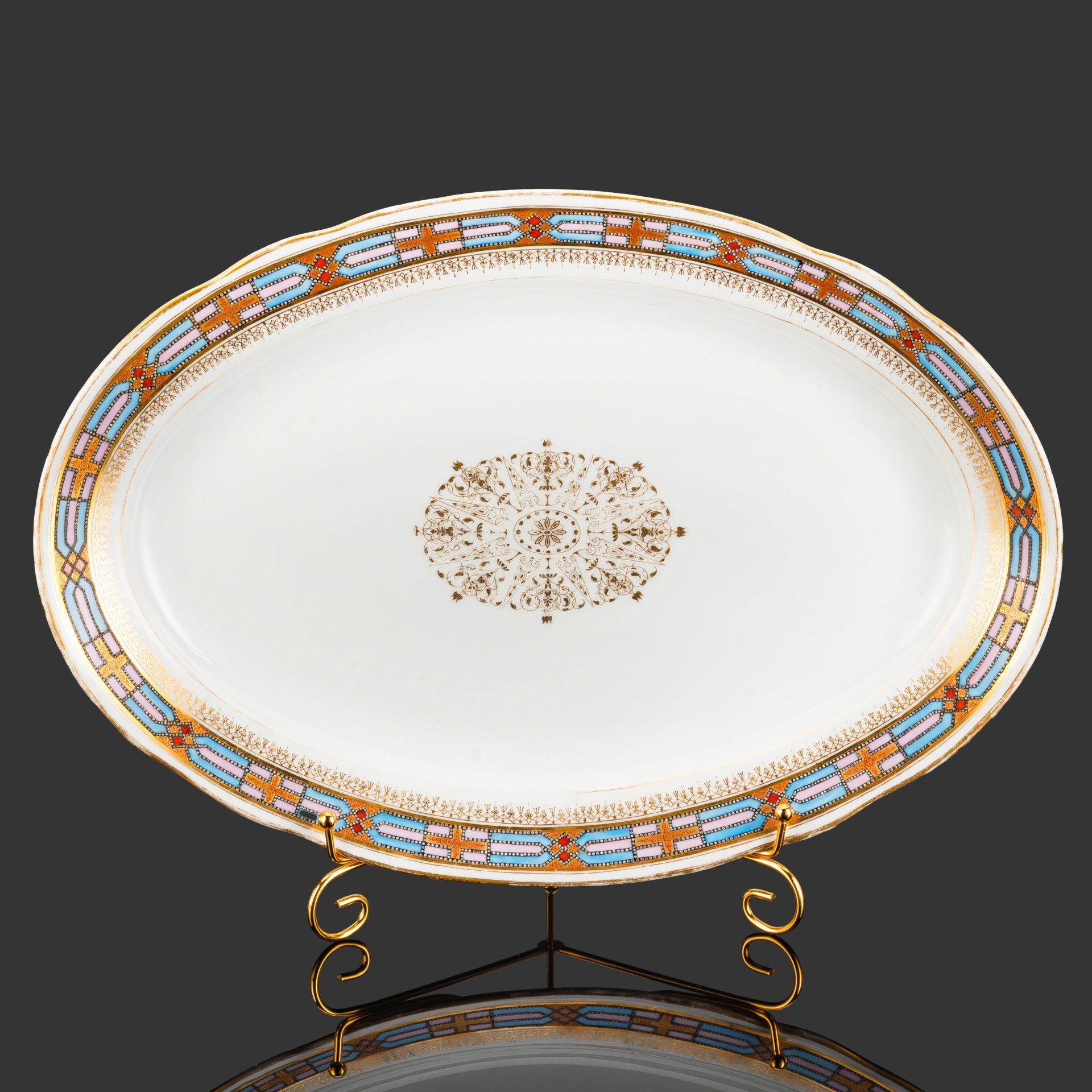 Блюдо большое, фарфор, роспись, эмаль, золочение, Товарищество М.С. Кузнецова в Вербилках (г. Дмитров), Российская империя, 1891-1917 гг.
