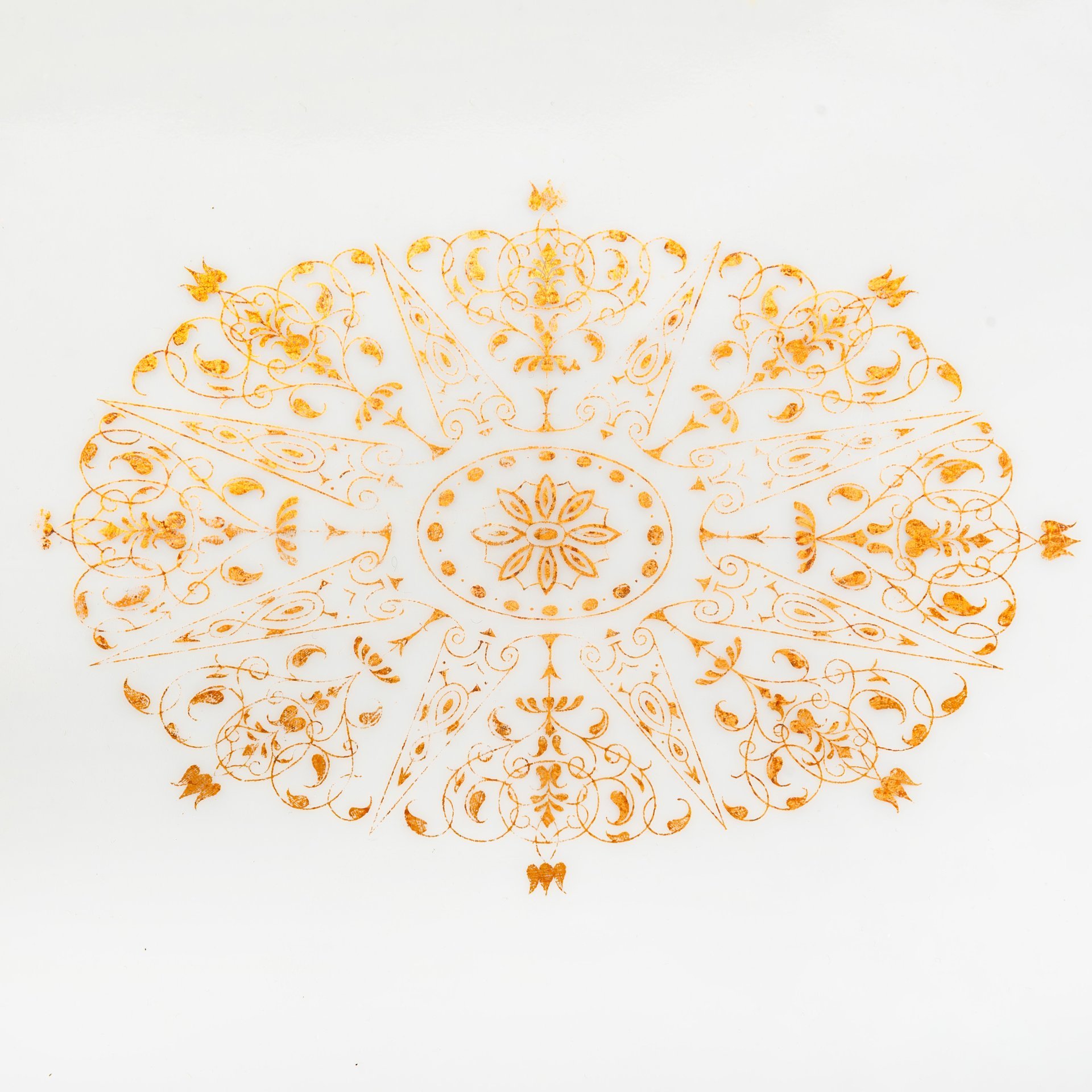 Блюдо большое, фарфор, роспись, эмаль, золочение, Товарищество М.С. Кузнецова в Вербилках (г. Дмитров), Российская империя, 1891-1917 гг.