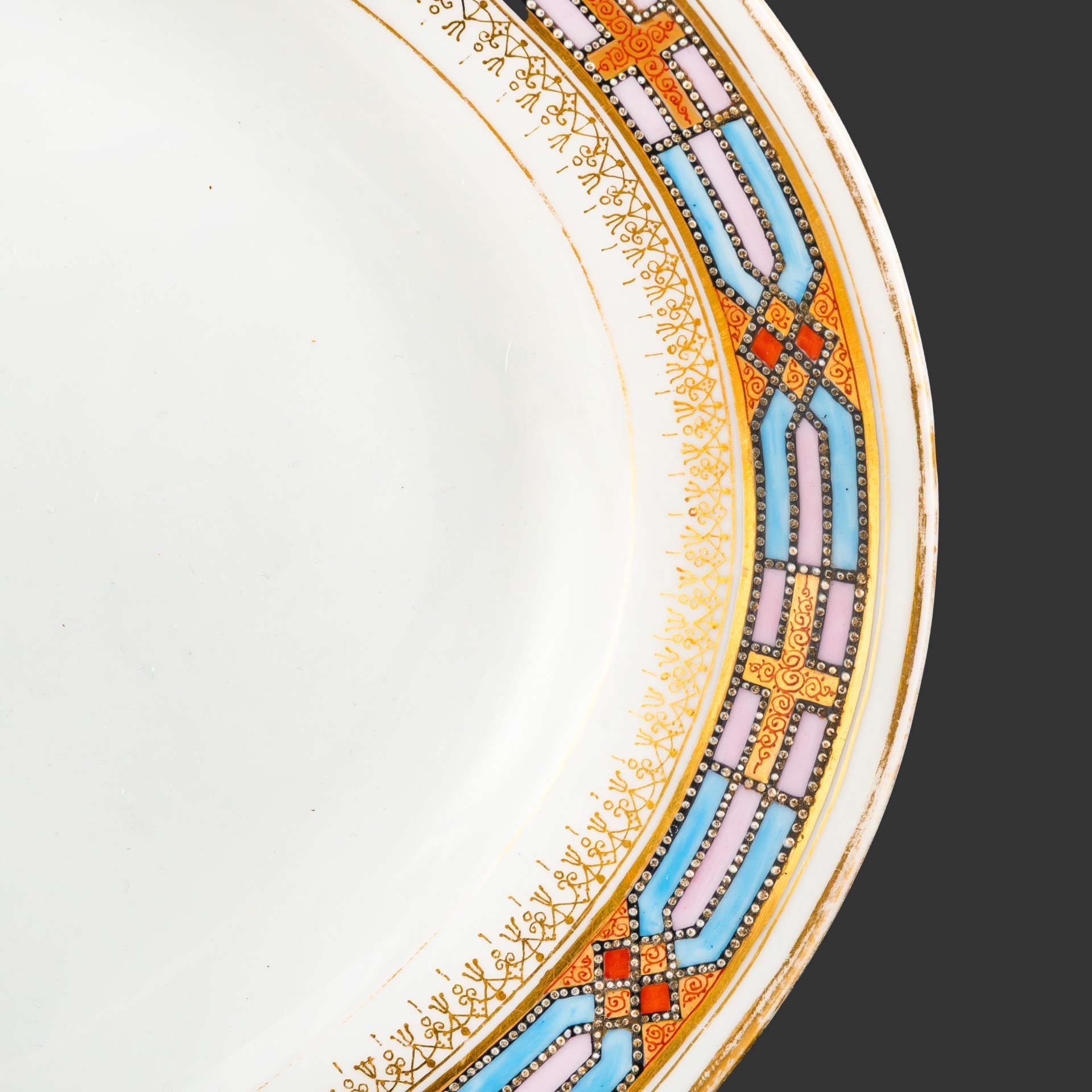 Блюдо большое, фарфор, роспись, эмаль, золочение, Товарищество М.С. Кузнецова в Вербилках (г. Дмитров), Российская империя, 1891-1917 гг.