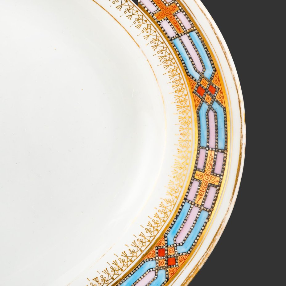 Блюдо большое, фарфор, роспись, эмаль, золочение, Товарищество М.С. Кузнецова в Вербилках (г. Дмитров), Российская империя, 1891-1917 гг.