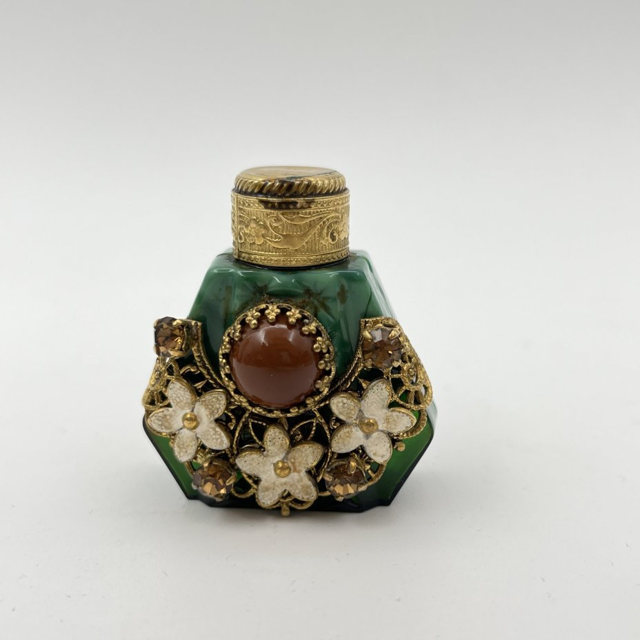 Флакон для духов (винтаж), декорированный рельефным цветочным узором, стекло, (малахитовое), латунь, Чехословакия, 1960-1980 гг.