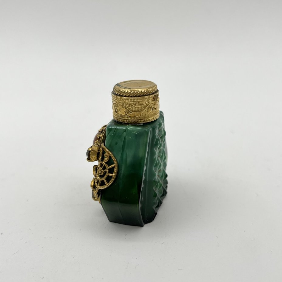 Флакон для духов (винтаж), декорированный рельефным цветочным узором