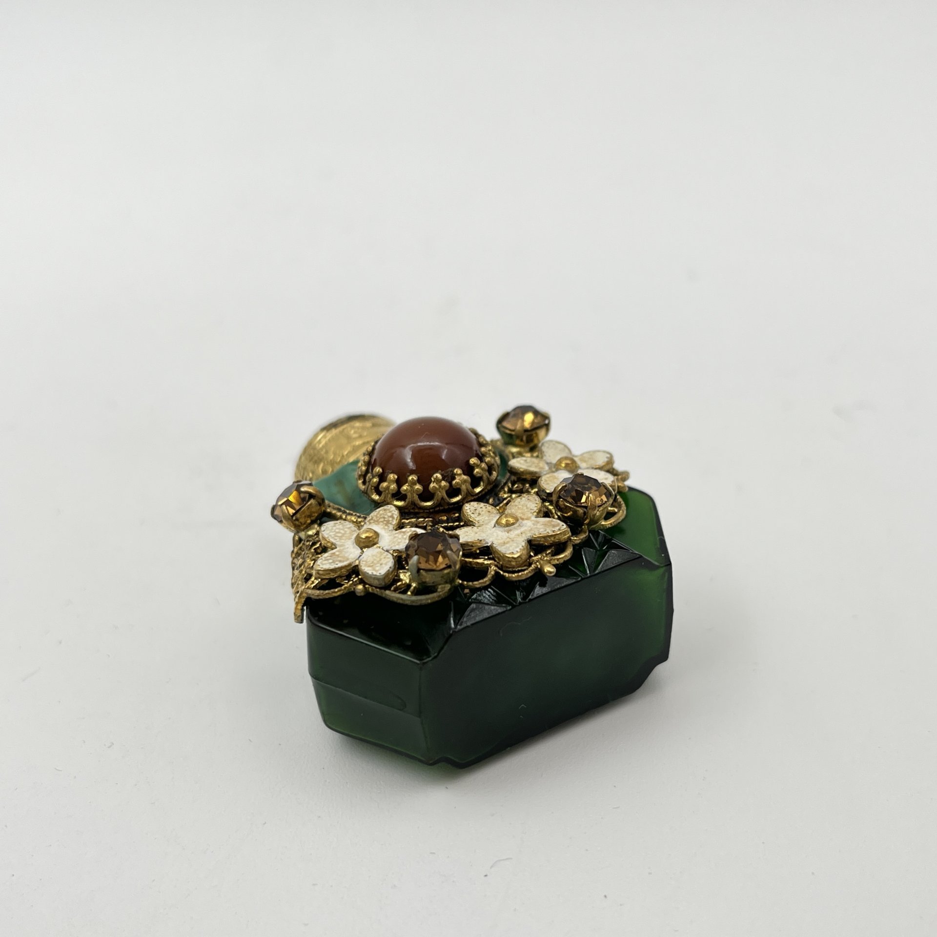 Флакон для духов (винтаж), декорированный рельефным цветочным узором, стекло, (малахитовое), латунь, Чехословакия, 1960-1980 гг.