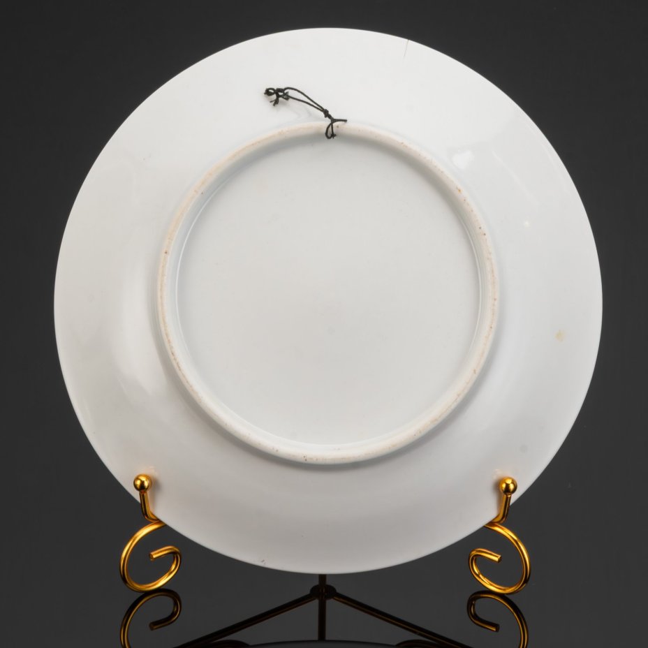 Тарелка настенная "Цветы", автор росписи С.Е. Медведев (предположительно), фарфор, роспись, золочение, Дулевский фарфоровый завод (Дулёво), СССР, 1970-1990 гг.