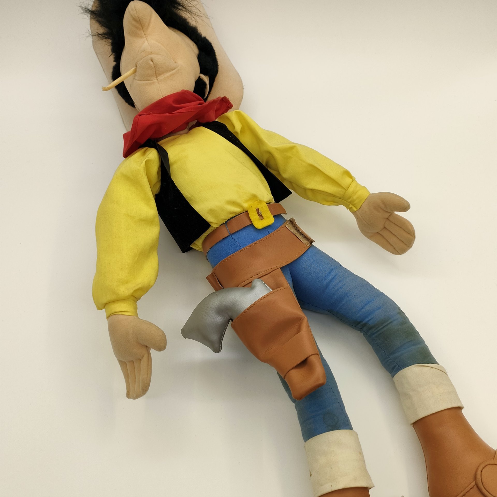 Мягкая игрушка "Счастливчик Люк" (Лаки Люк/Lucky Luke), Michael Mühleck GmbH, ткань, набивка, искусственная кожа, пластмасса, пошив машинный, Германия, 1995 г.