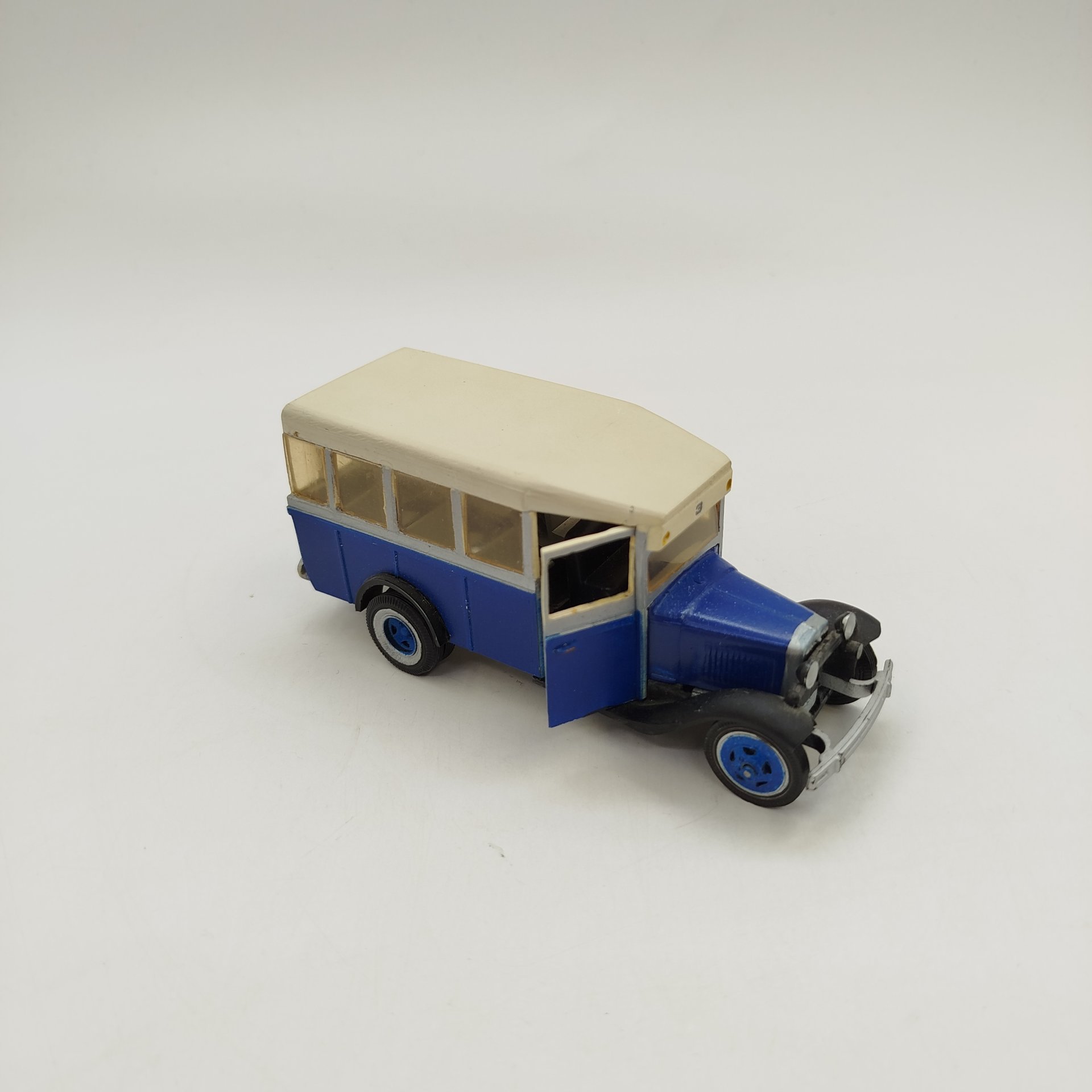 Модель автобуса ГАЗ 03-30, масштаб 1:43, пластик, металл, СССР, 1970-1980 гг.